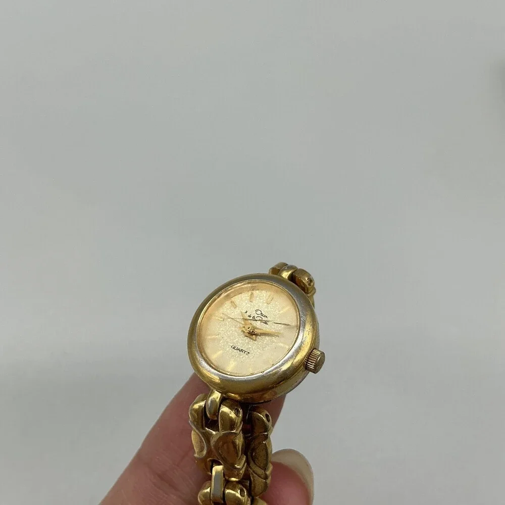 Vintage Oscar De La Renta Womens Watch 18mm Gold Tone Bracelet New Battery 7.75